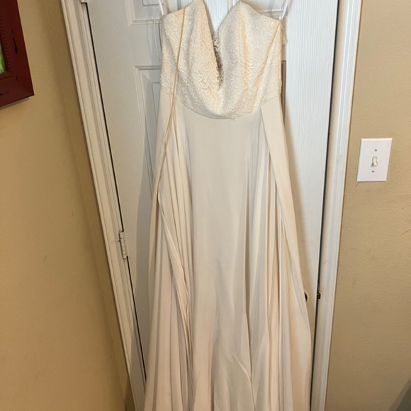 Wedding Dress - Picture 2 of 4